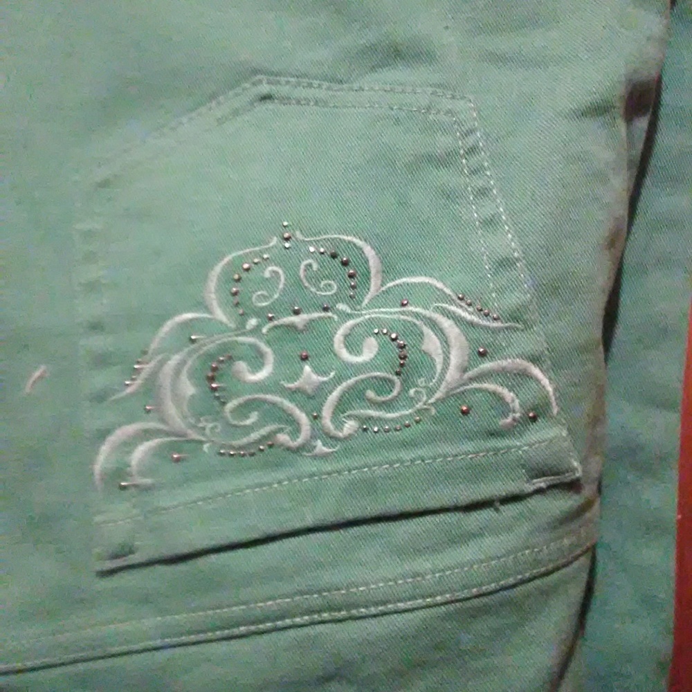Gloria Vanderbilt's embellished Capri